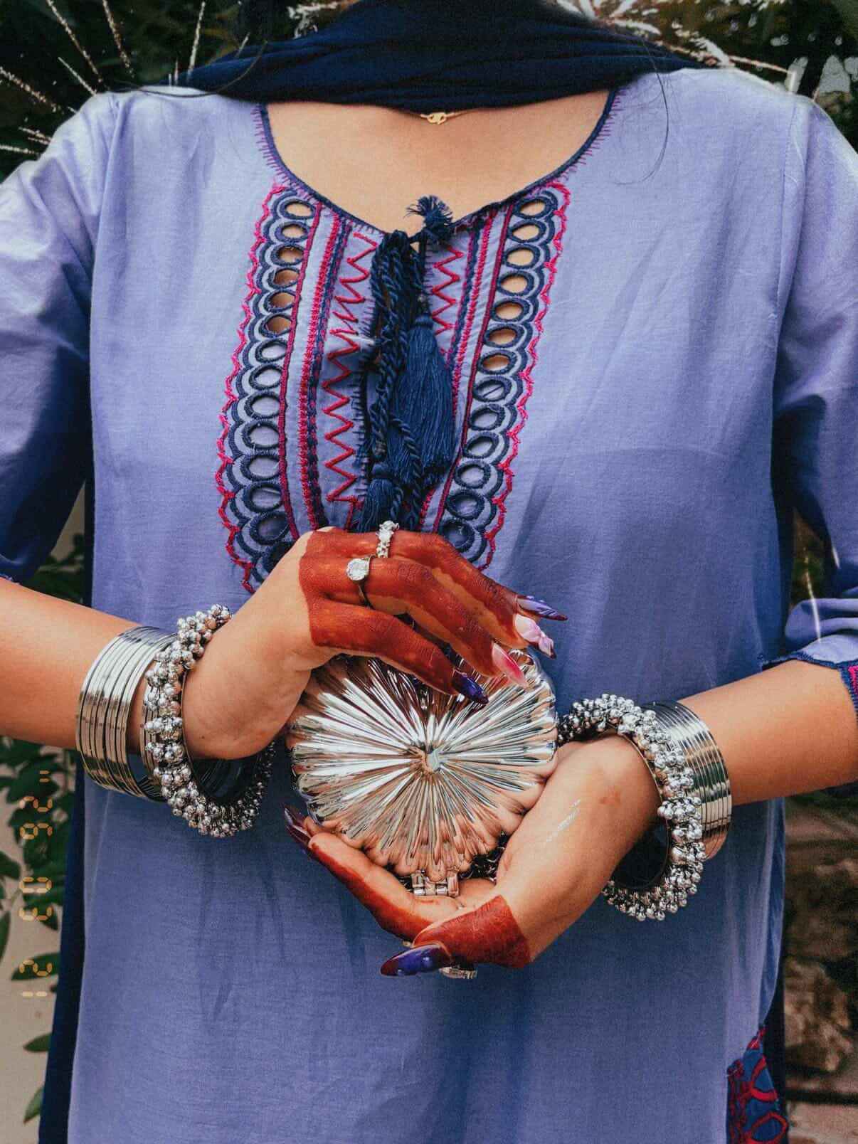 Silver metalic heart clutch