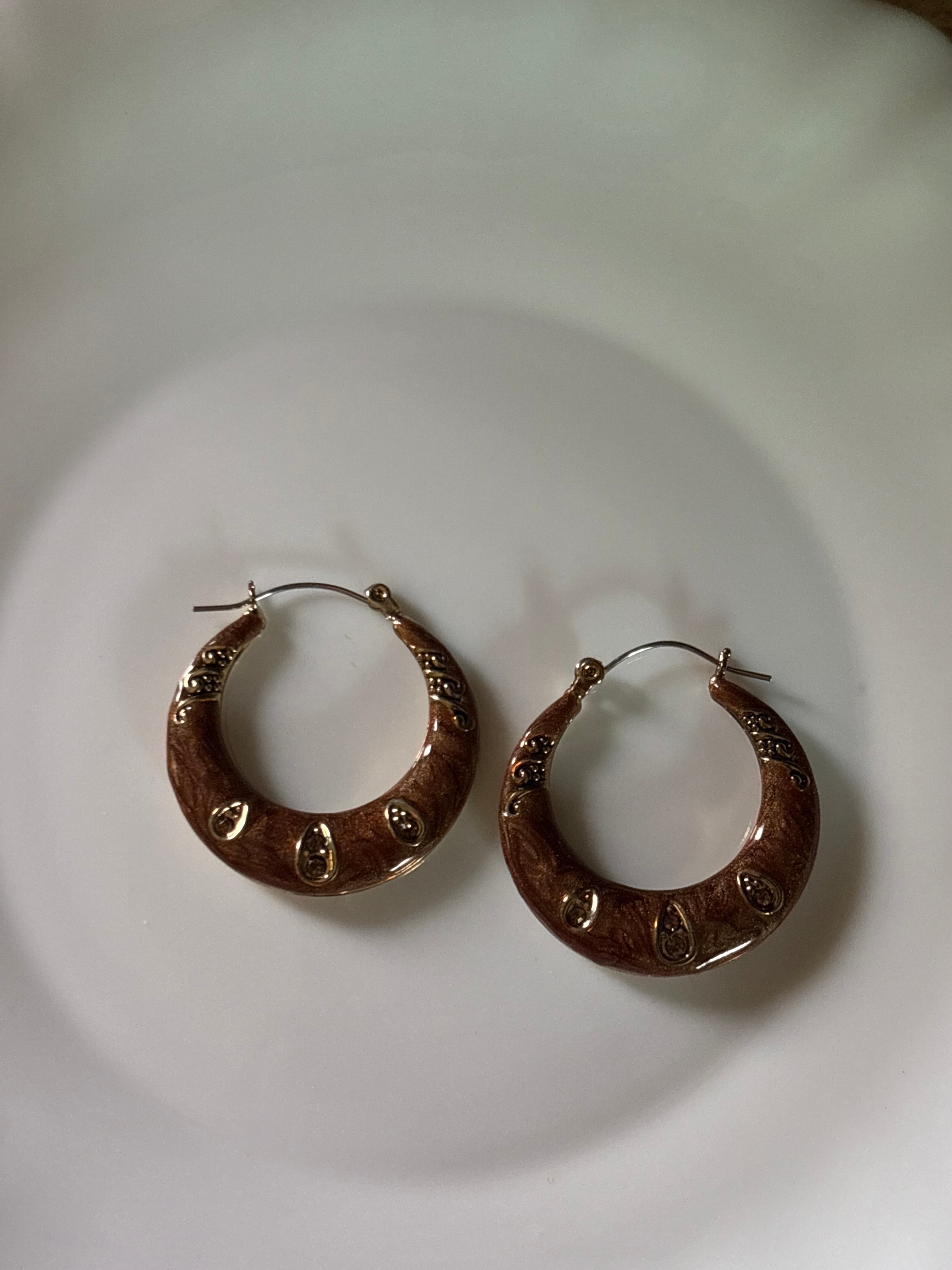 Cinnamon brown hoops