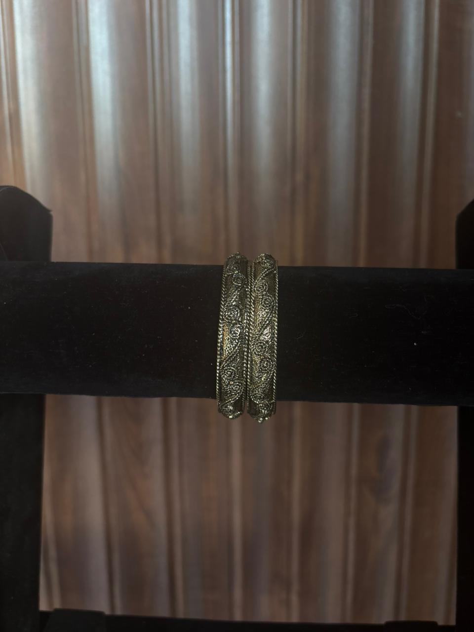 Vintage golden bangle pair